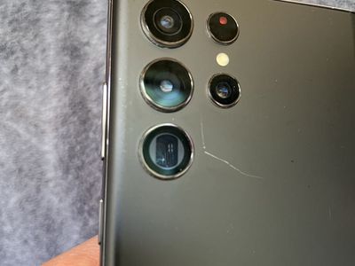 Samsung Galaxy S22 Ultra - Unlocked Smartphone