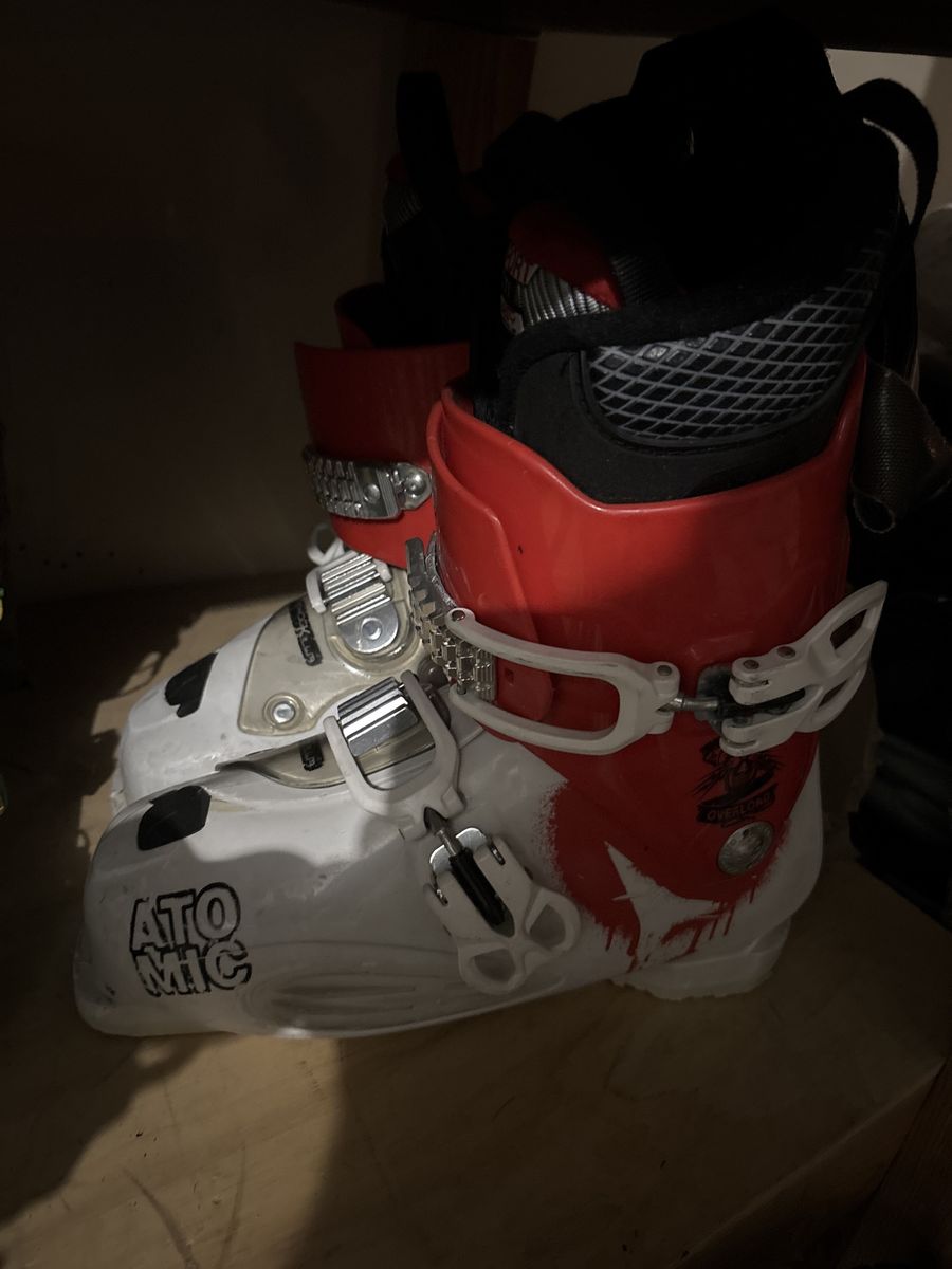 Ski boots size Us size 10 men’s atomic