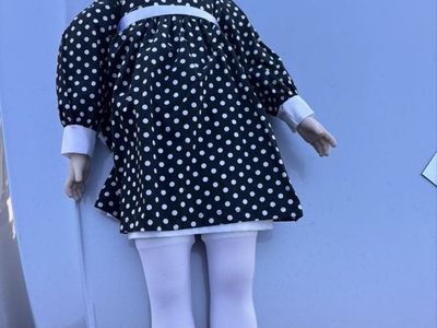 Kaye Wiggs Porcelain Doll K-3-10, White & Black Polka Dot Dress, White Tights, Black Shoes limited edition 373/2500