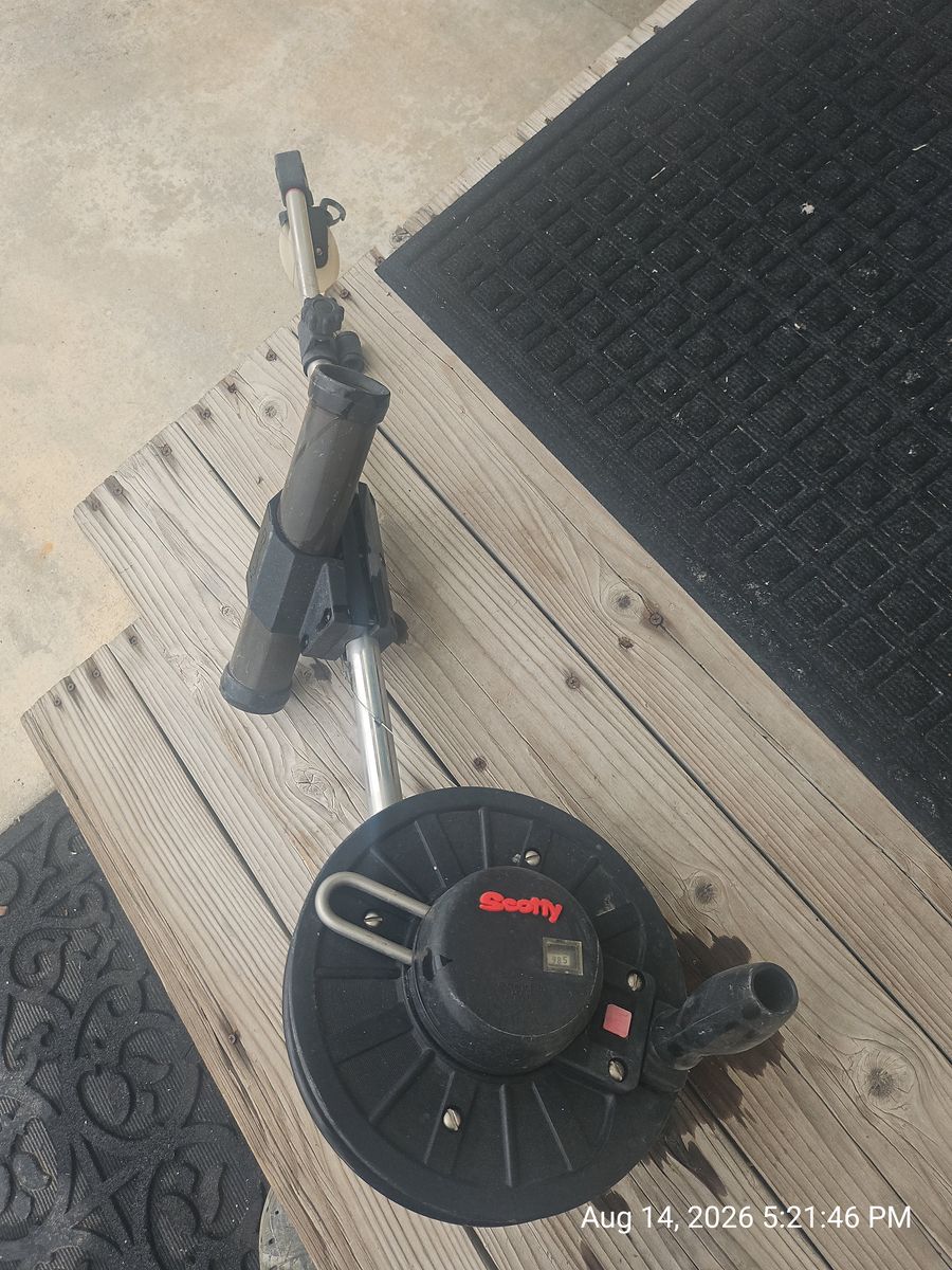 Scotty Manual Downrigger Fishing Equipment with Rod Holder