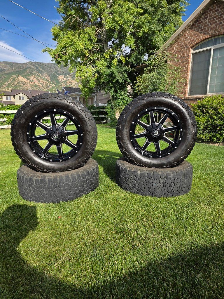 Fuel Wheels w/ BFGoodrich All-Terrain T/A KO2 Tires - LT295/60R20