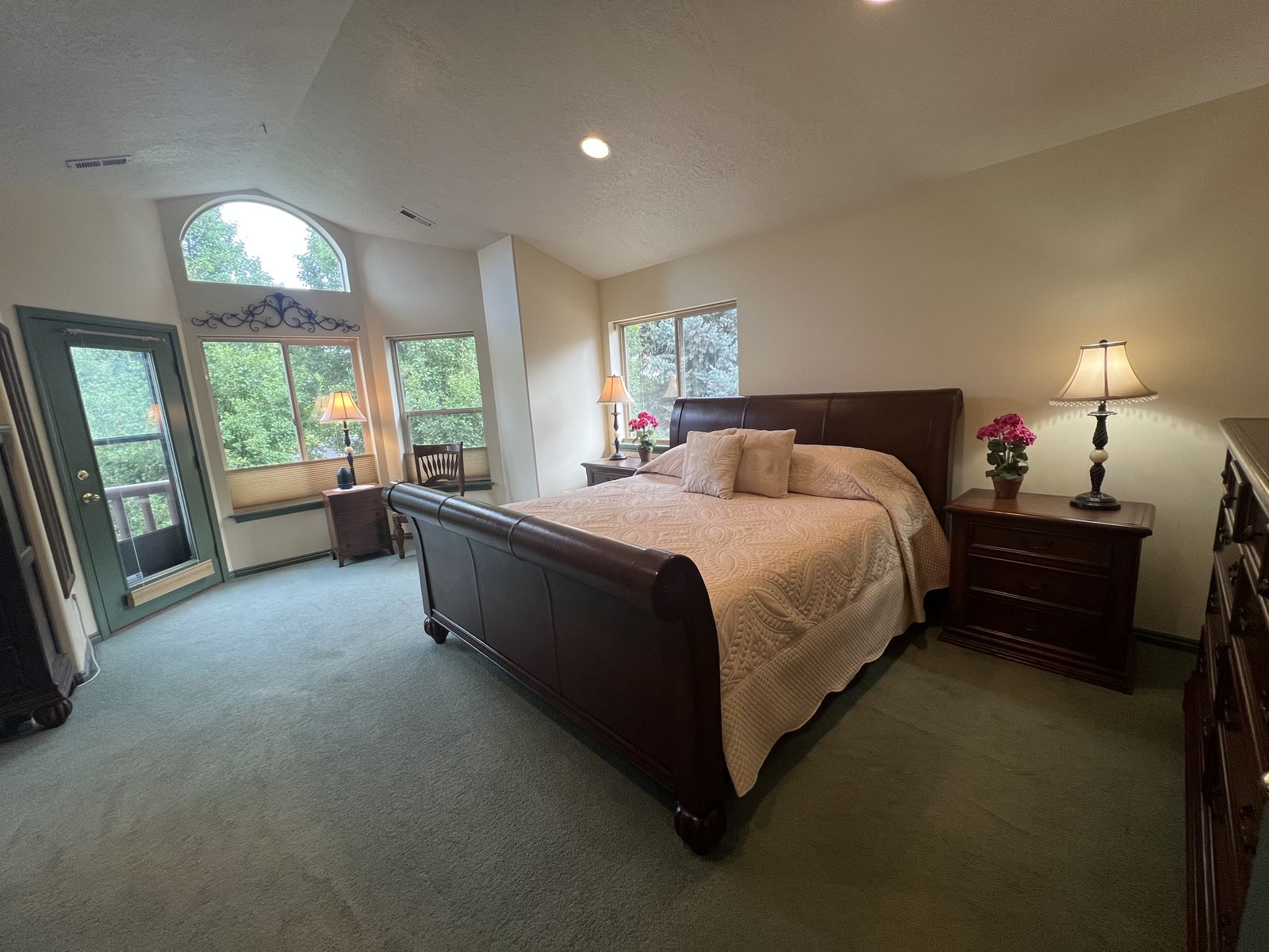 Sleigh Bed-Kind/Sandy Pickup