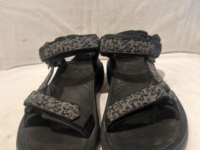 Teva men’s size 8 gray/black, heavy duty, hiking sandals