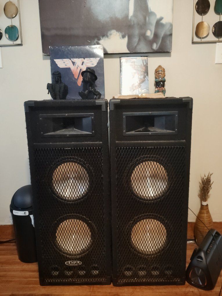 Old-school crate speakers