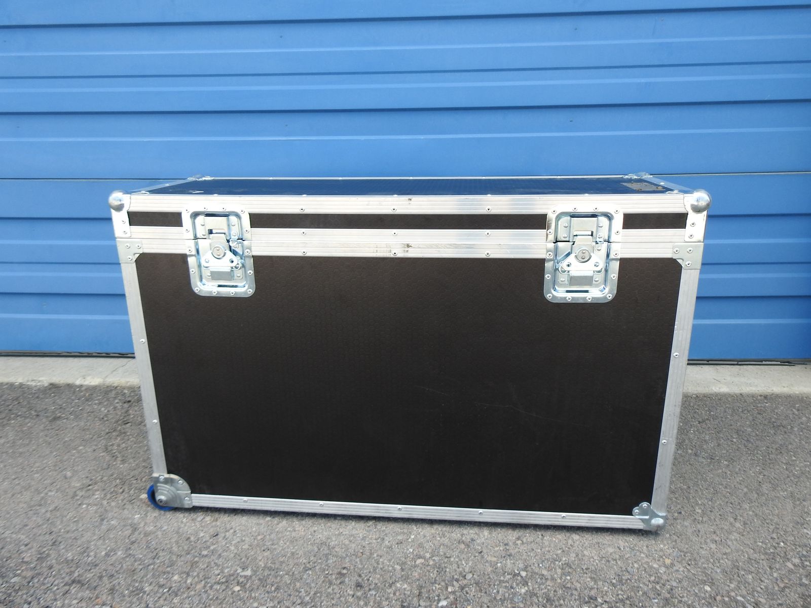 Road Case Equipment Hard Case w/ Wheels aprox 42" x 14"