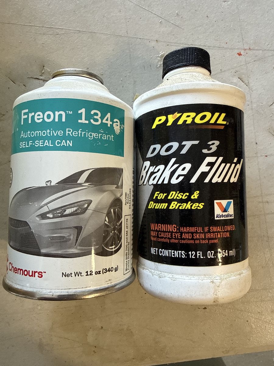Refrigerant can and brake fluid