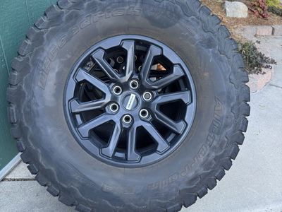 Ford F-150 Raptor Wheel and Tire, Set of 4, KO2 315/70R17