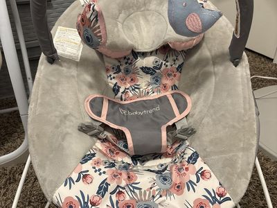 Baby Trend Baby Bouncer Seat Floral Pink Grey with Toy Bar