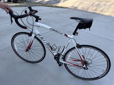 Specialized Allez Road Bike – Great Condition – Ready to Ride!