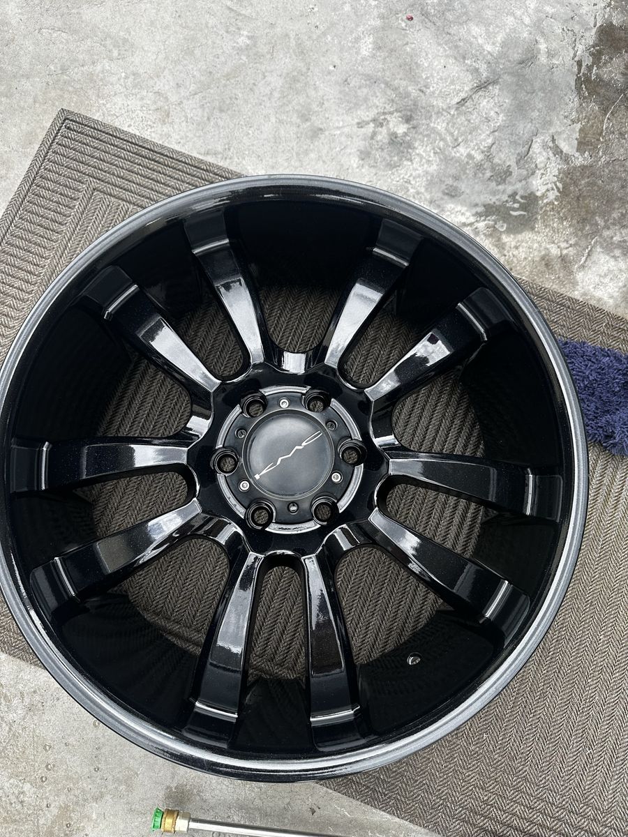 22” wheels Tahoe, Yukon  2008 wheel lug pattern
