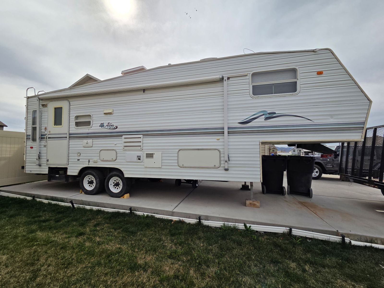 2001 Skyline aljo 275 fifth wheel