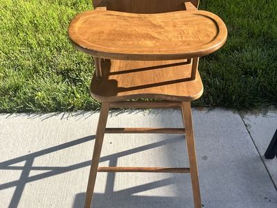 Vintage Wooden High Chair with Removable Tray - Classic Wood Finish