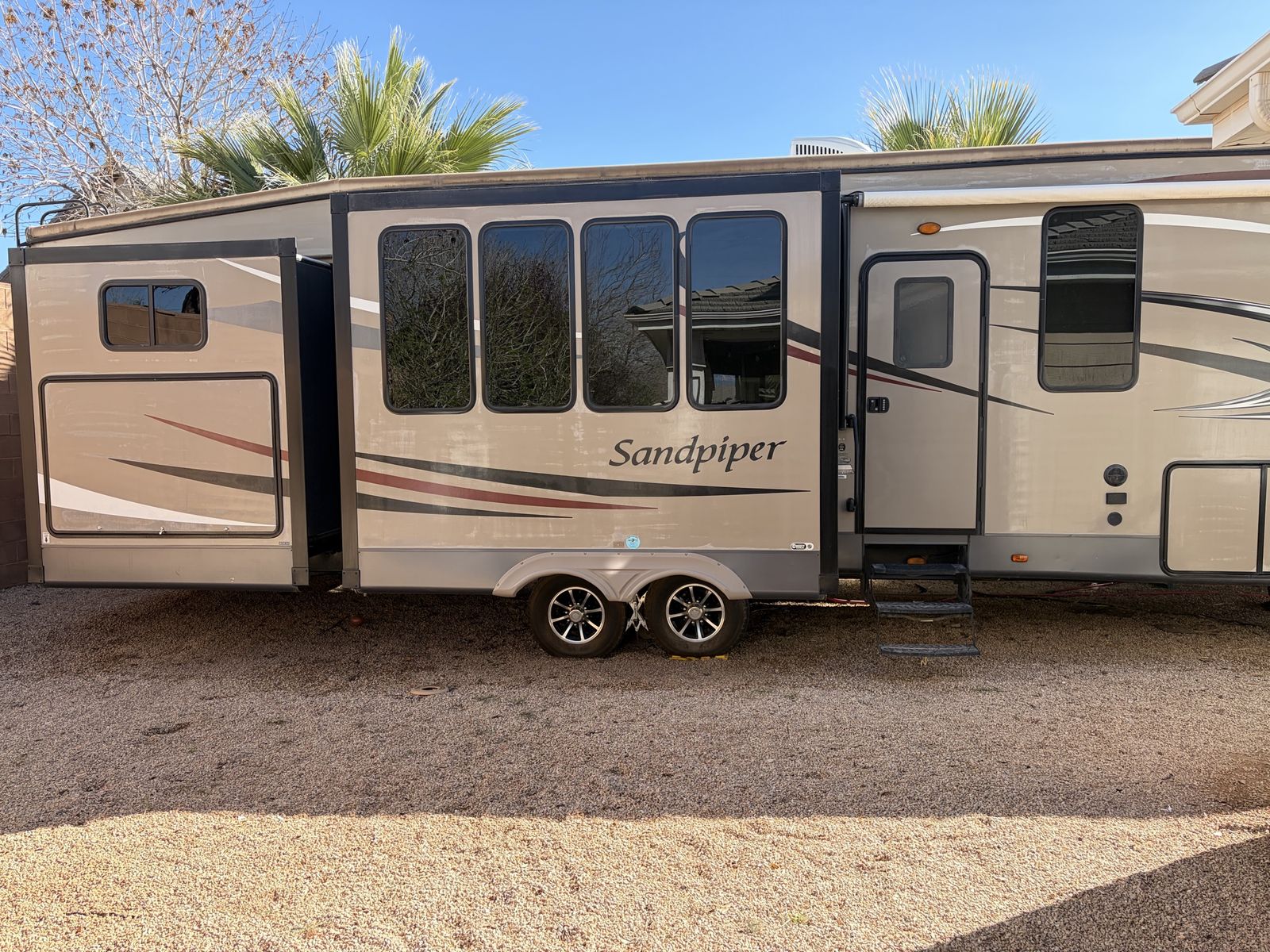 2015 Forest River Sandpiper 42.5ft 5th wheel