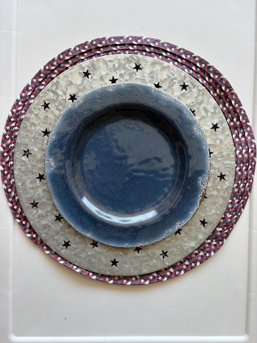 americana. table setting for 8
