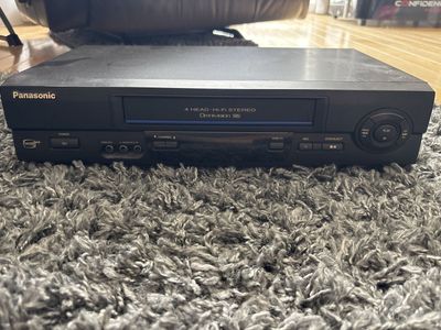 Panasonic Omnivision PV-V4611 4-Head Hi-Fi Stereo VCR VHS Player