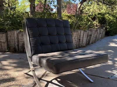 Vintage Mid-Century Modern Black Tufted Leather Barcelona Lounge Chair