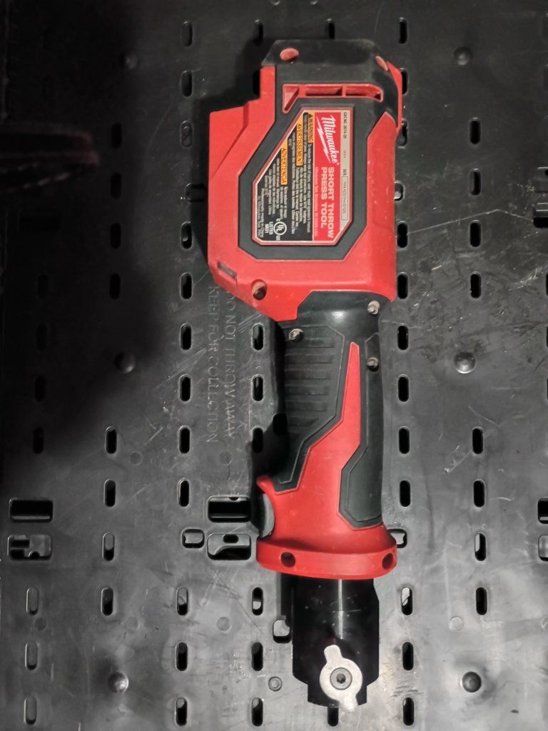 Milwaukee M12 Short Throw Press Tool 2473-20 with 1/2" & 3/4" Pex Crimp Jaws