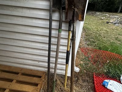 Assorted Yard Tools - Shovels and Pry Bar Bundle