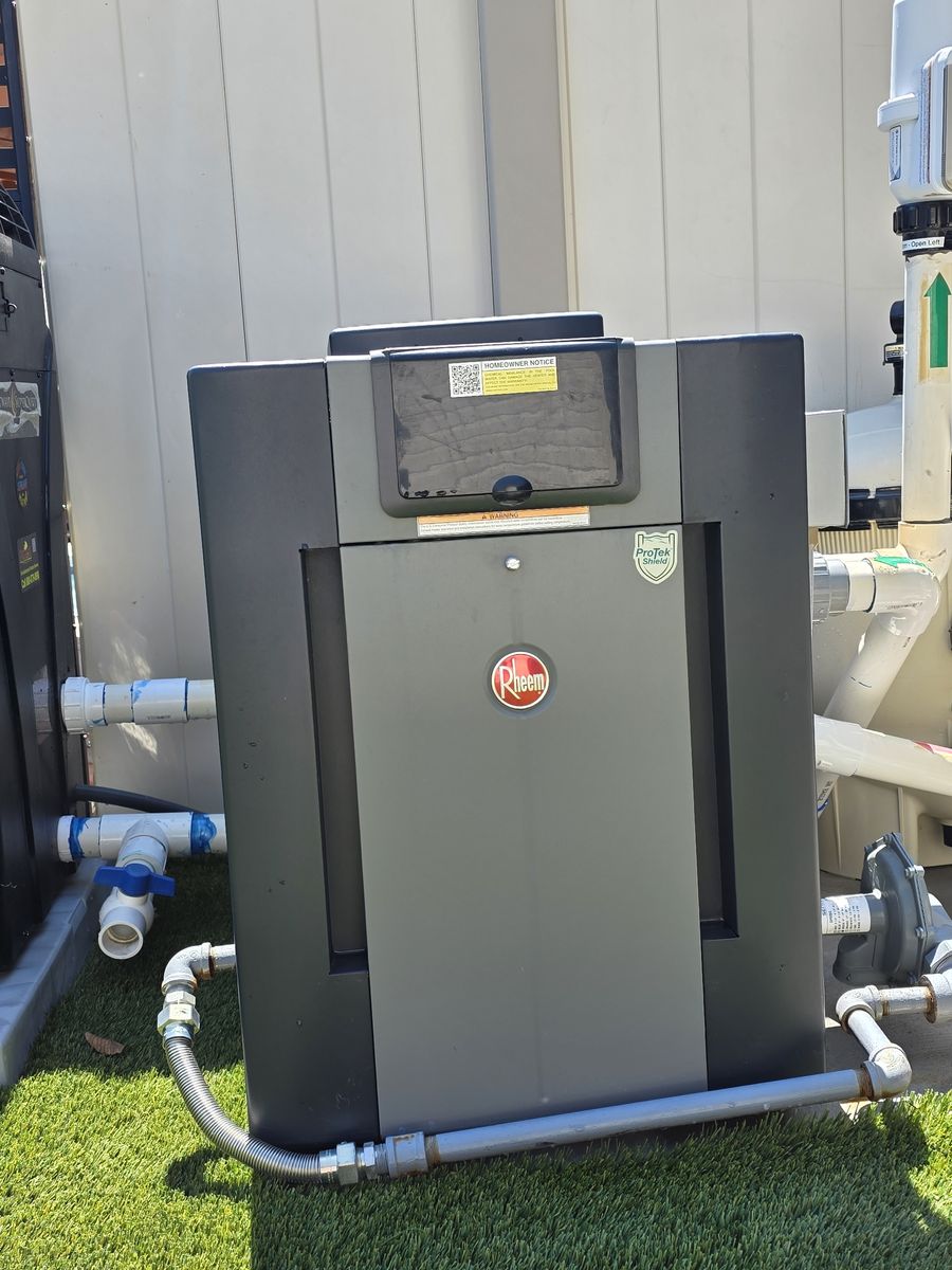 •	Raypak Natural Gas Pool Heater LIKE NEW