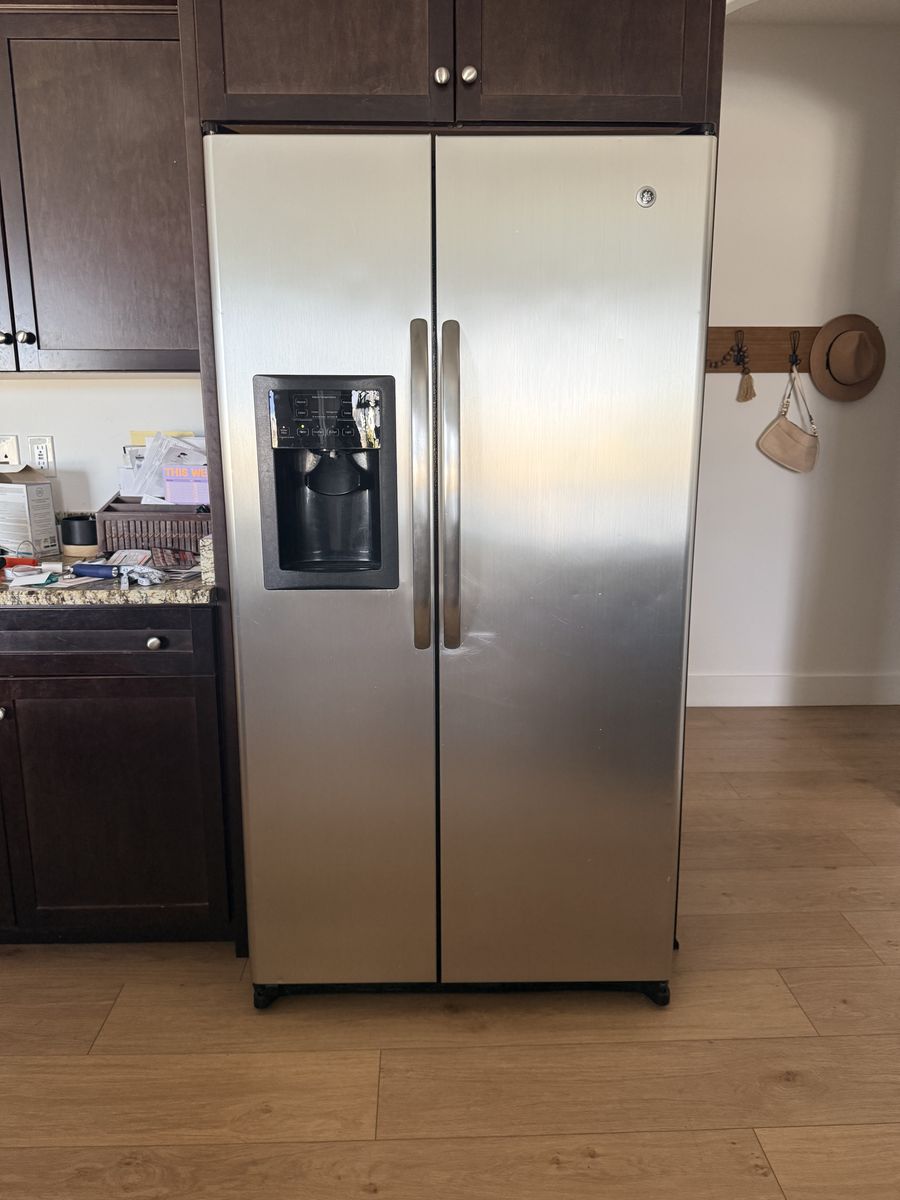 GE Stainless Fridge/freezer