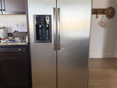 GE Stainless Fridge/freezer