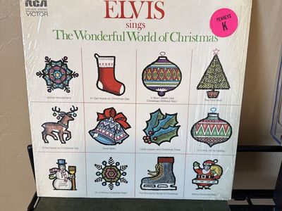 Elvis Presley Sings The Wonderful World of Christmas Vinyl Record RCA Victor
