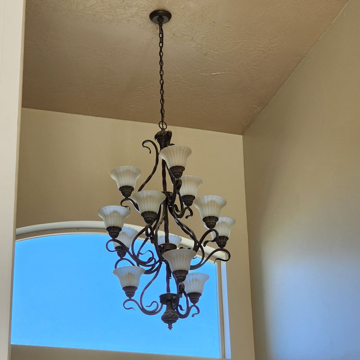 Amazing 12 Bulb Chandelier