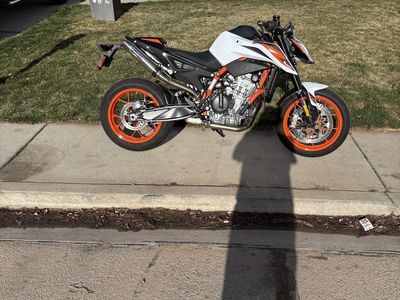 KTM 890R Duke a.k.a. the super scalpel