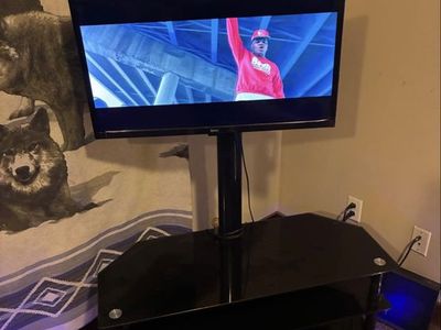 Roku Tv With Remote With Mounted Swivel Stand