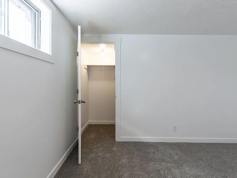 private room for rent in house