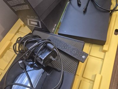 Moving out state Sale!
Two XBox for One price.l!
only $450.00 cash OBO.
hablo Español.