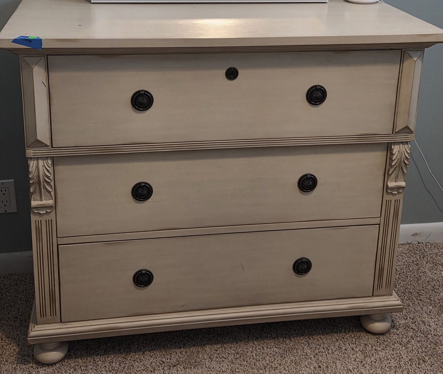 Traditional 3-Drawer Dresser with Bun Feet