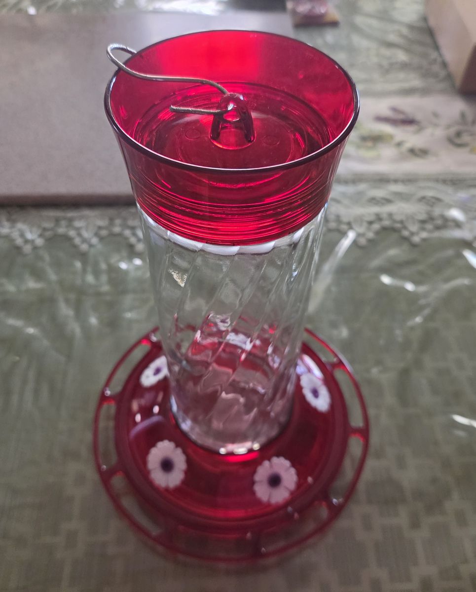 Red Glass Hummingbird Feeder with Clear Reservoir and Daisy Accents
