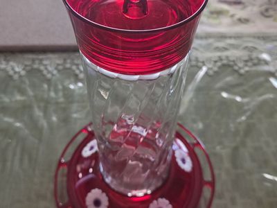 Red Glass Hummingbird Feeder with Clear Reservoir and Daisy Accents