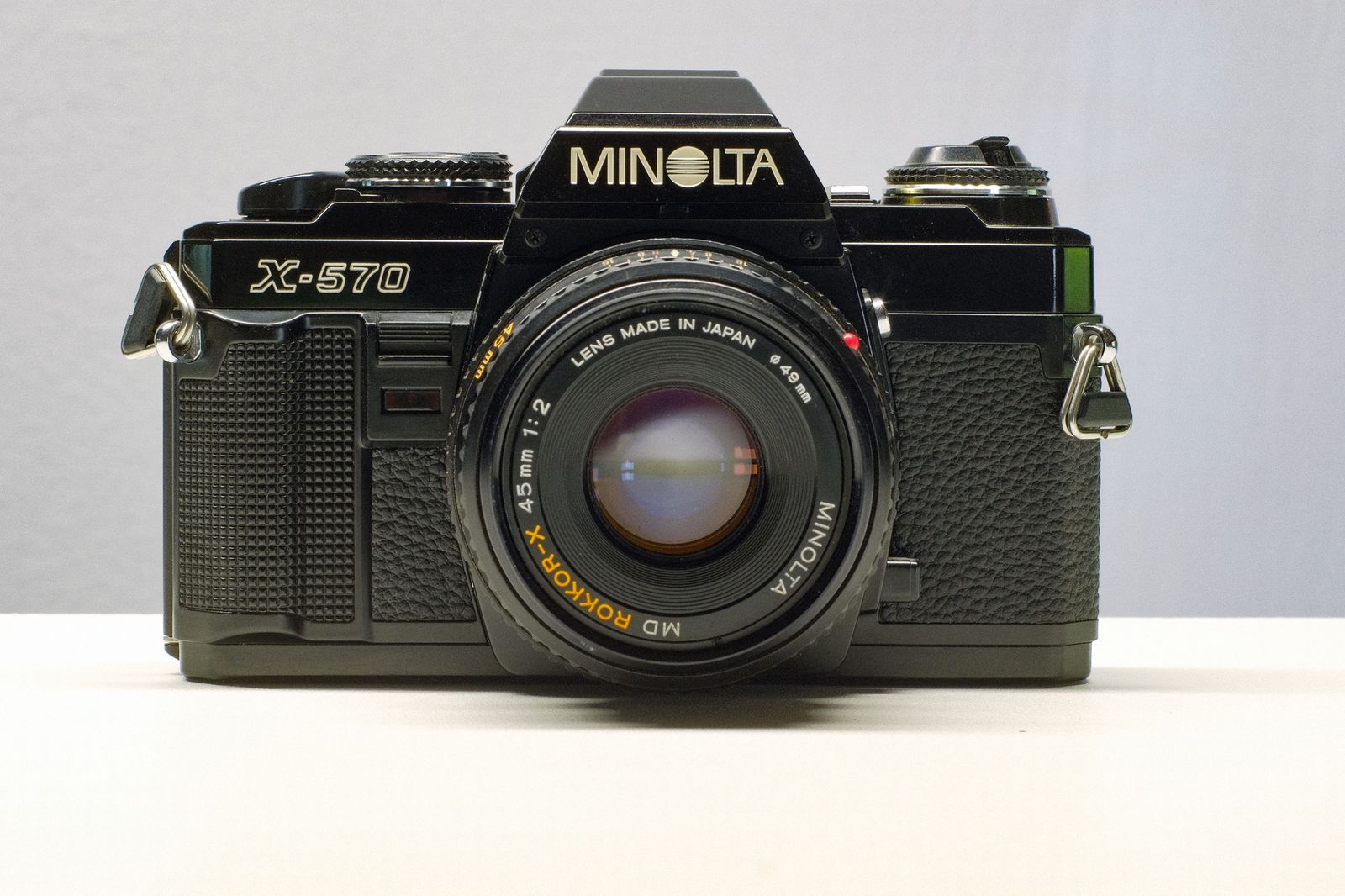 Minolta X-570 35mm Camera w/ lenses