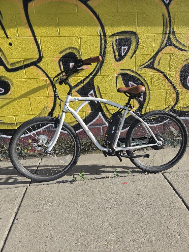 SWFT Fleet Electric Cruiser Bike, White, Excellent Condition, Low Mileage (43.2 miles)