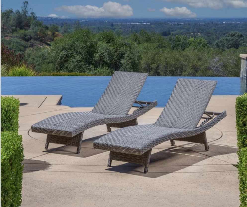 Sunvilla Woven Chaise Lounge Chairs with Wheels (2-pack) - Gray, Patio Furniture