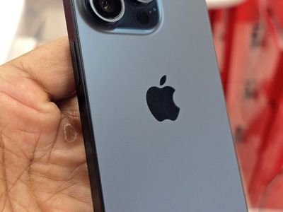 iphone 15 Pro 128 GB Unlocked. please read descrip