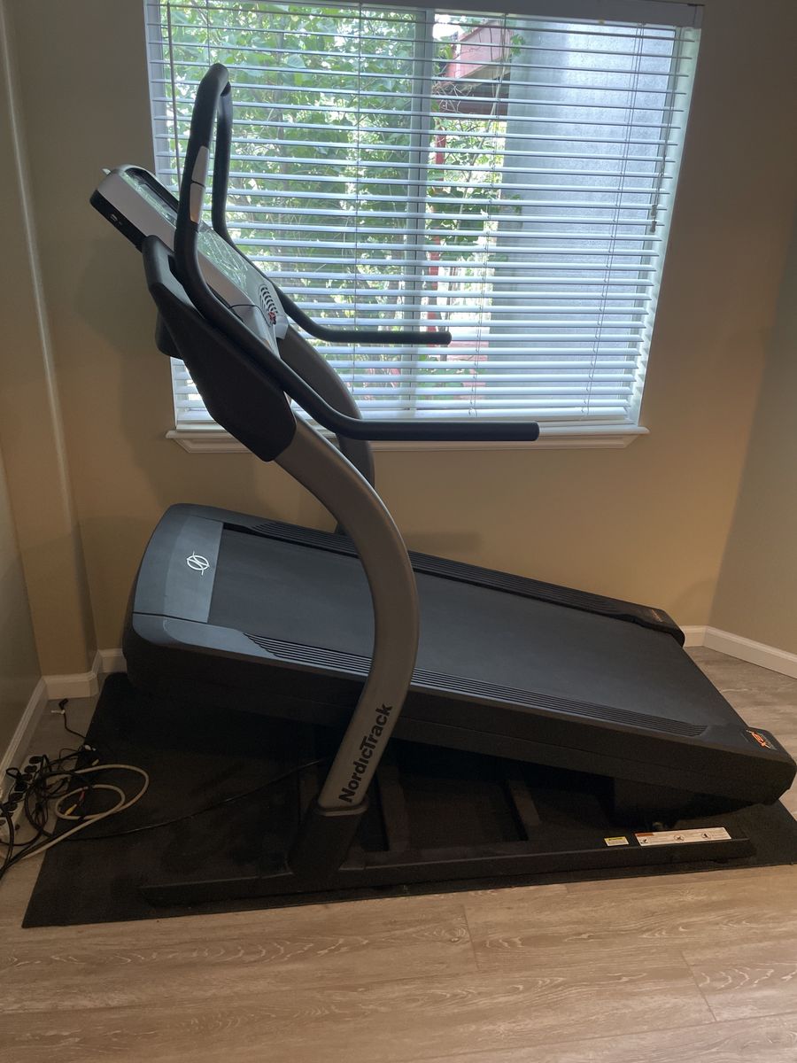 Nordic Track x9i Incline Trainer Treadmill