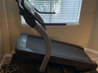 Nordic Track x9i Incline Trainer Treadmill