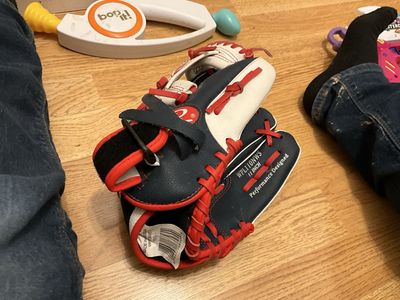 Softball mitt
