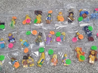 33 Lego Collectable Series Minifigures