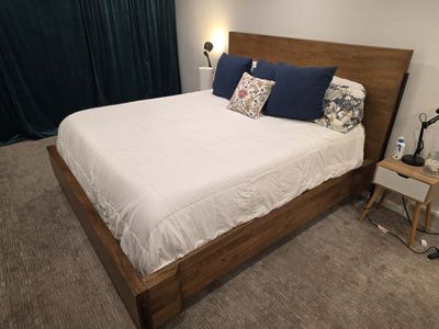 California King Hekman bedframe and Puffy Mattress