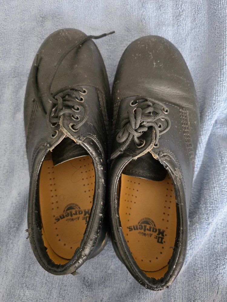 Dr. Martens Original Black Leather Oxford Shoes - Men's Size 11 - Classic AirWair Soles