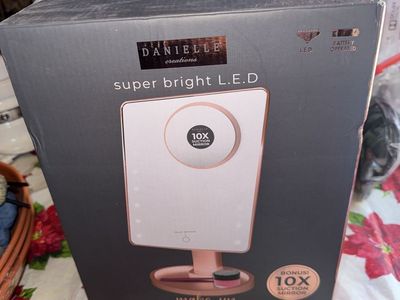 Danielle Creations super bright LED Make-Up Mirror. Never Been Used