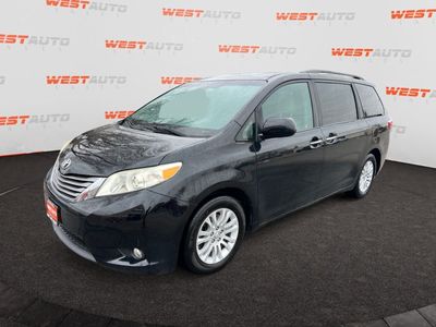 2017 TOYOTA SIENNA XLE 8-Passenger