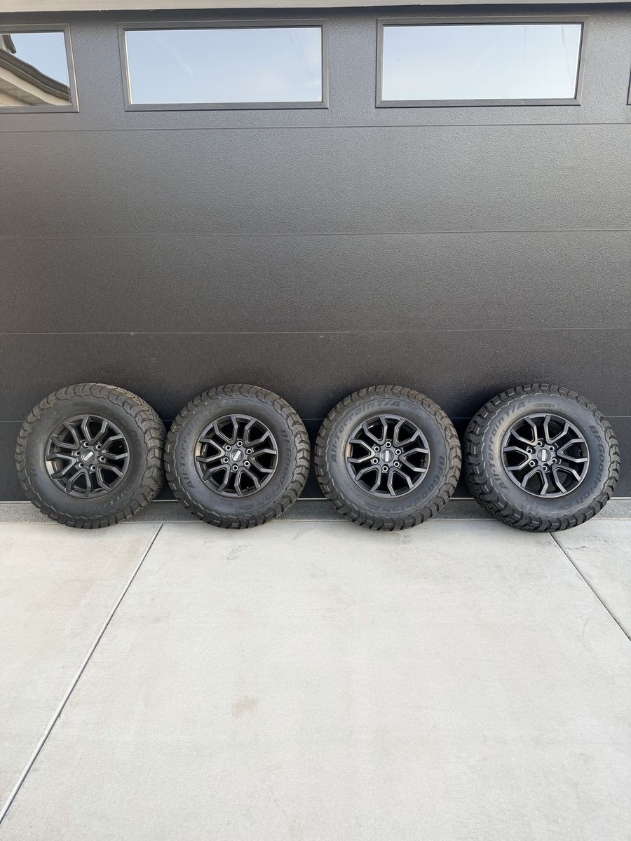 Ford Ranger Raptor wheels and tires 285/70R17