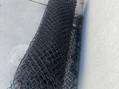 40ftx6ft of chain link fencing and poles