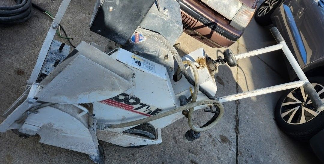 Electric push saw