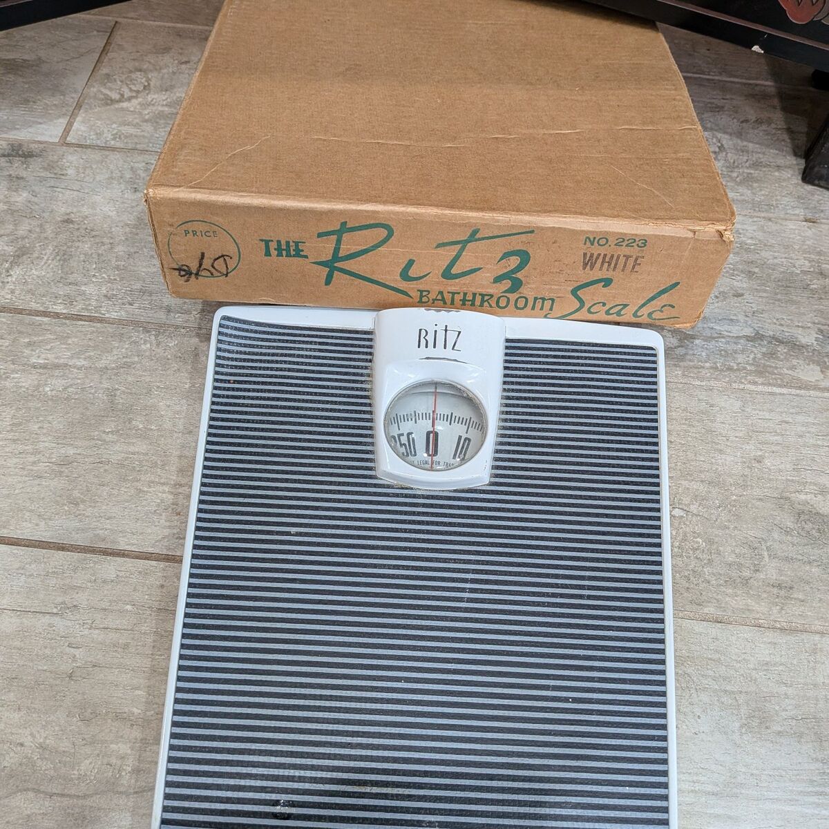 Vintage Ritz brand bathroom scale